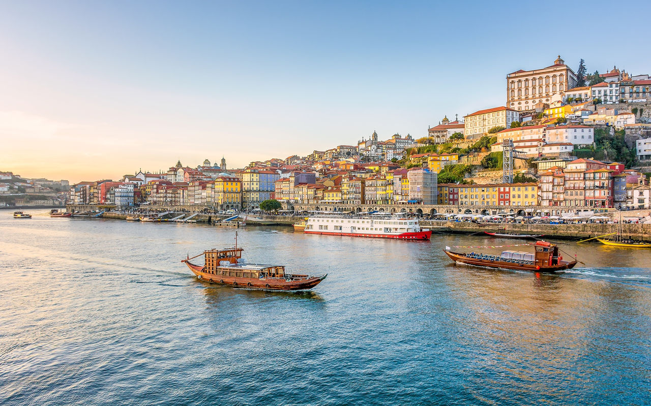 Discover our best tips for your next trip to Porto on Pestana Stories with views over the Douro River