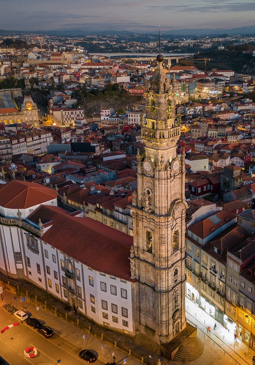 Stay at Pestana Vintage Porto and visit the iconic Torre dos Clérigos with a view of the whole city