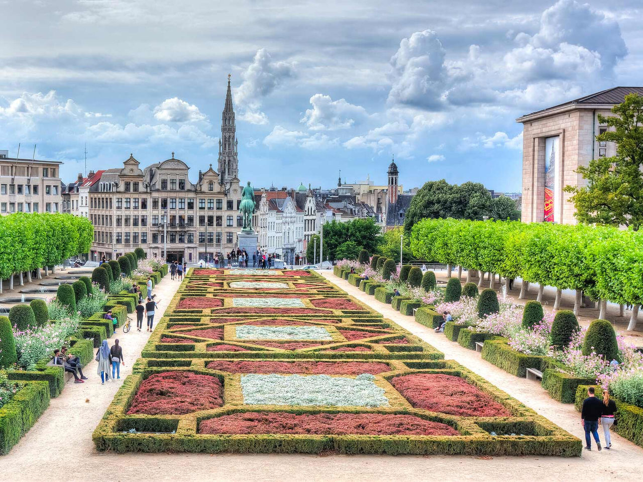 Alójese en un hotel en Bruselas, Bélgica, cerca del centro y visite el Jardin du Mont des Arts