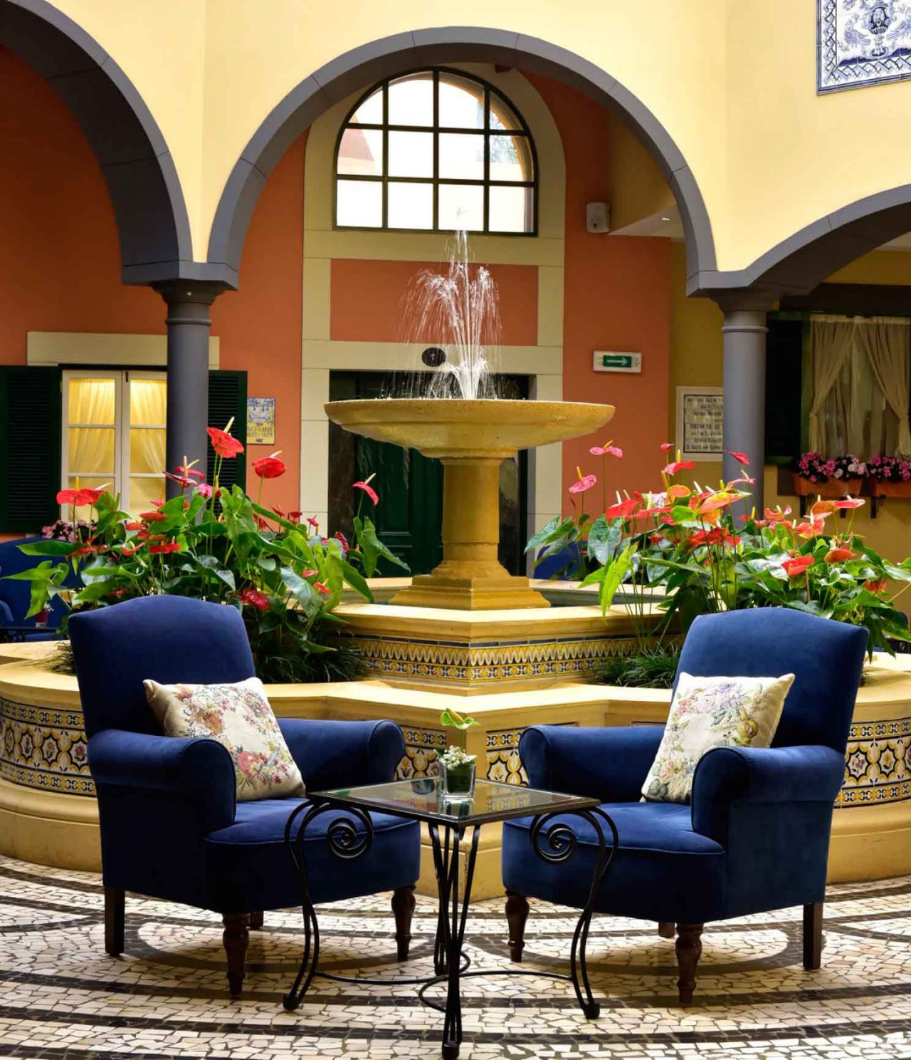 Restaurante del Pestana Quinta Perestrello Hotel con Encanto en Madeira, con patio interior y fuente