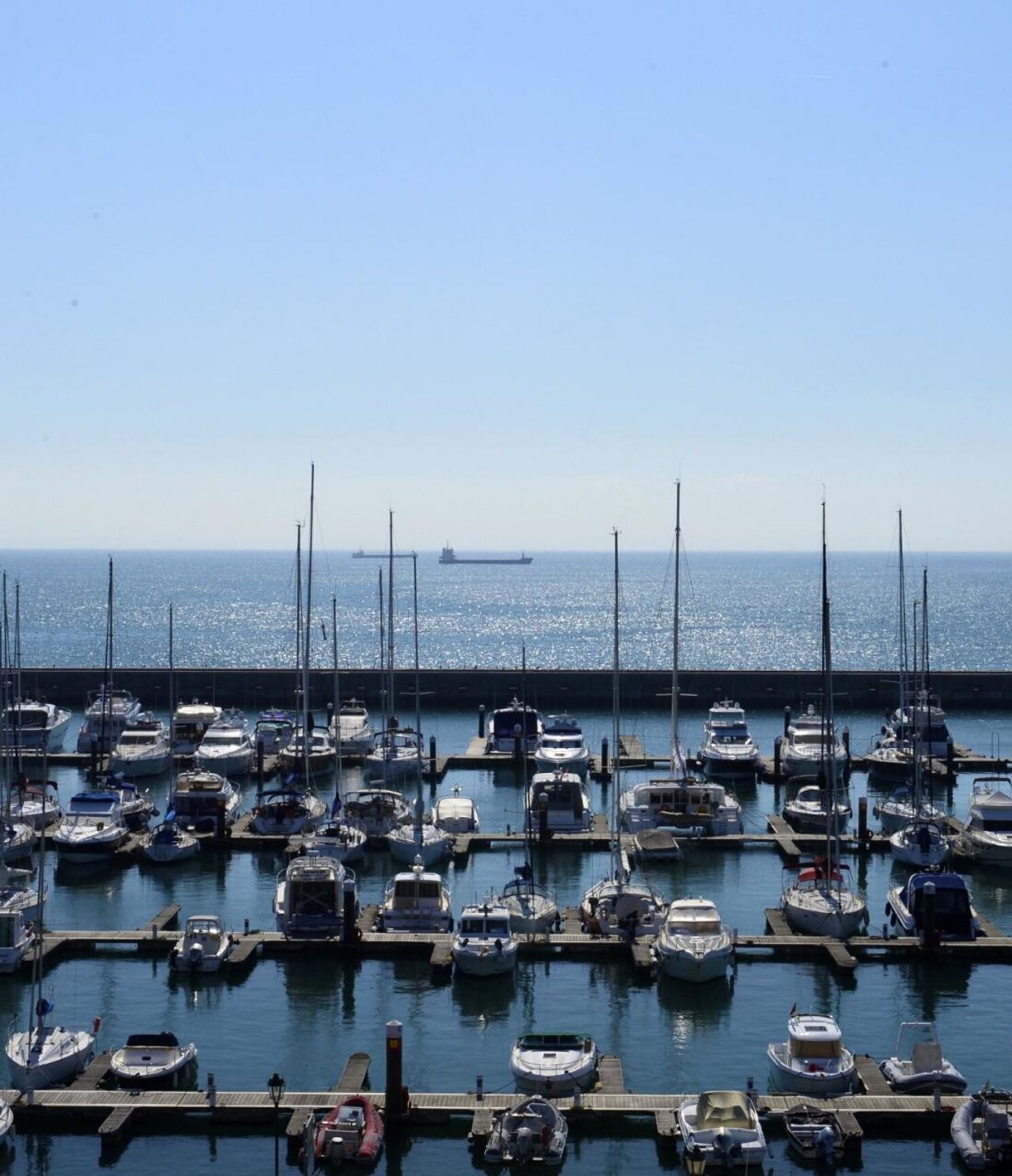 Séjournez dans des hôtels à Cascais, près de la plage, et profitez d’une promenade dans la marina de Cascais