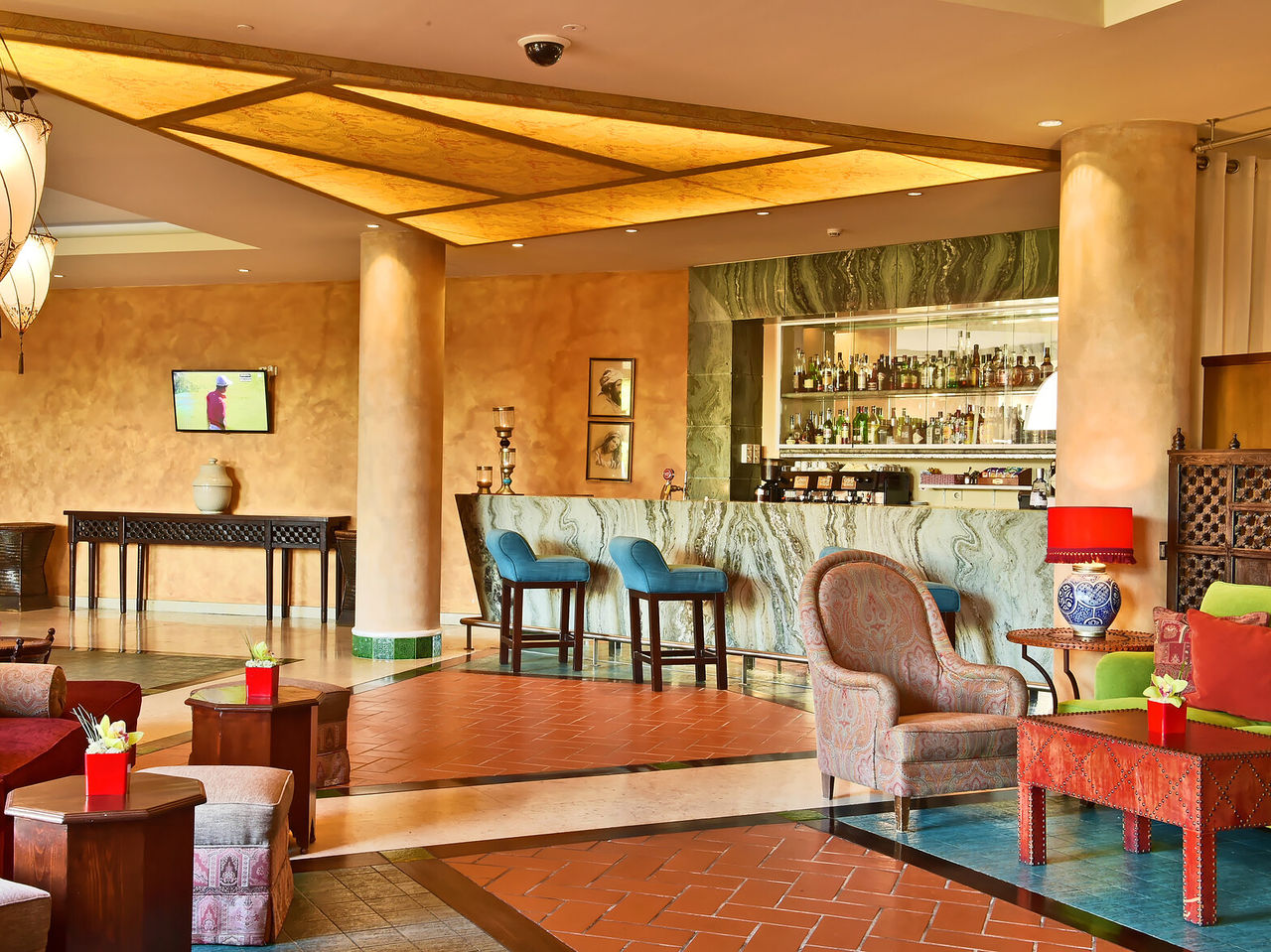 Le bar Chafariz, de l'Hôtel 4 Étoiles à Sintra, offre un espace avec canapés pour profiter d’un cocktail