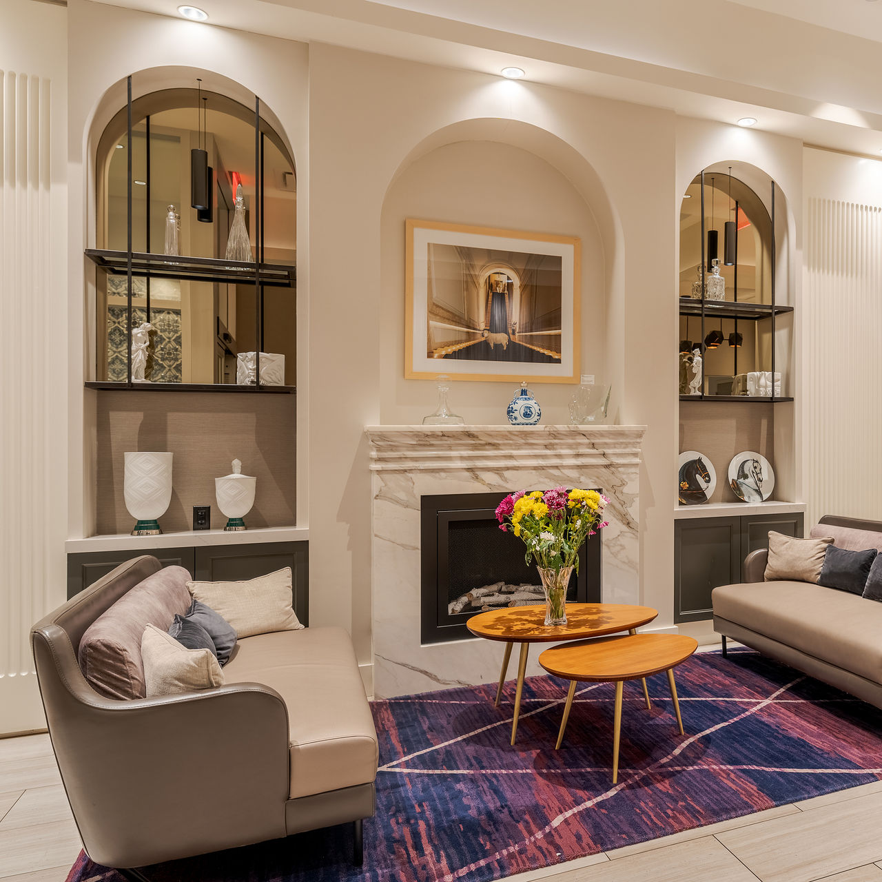 Espace d'entrée du Pestana Park Avenue, avec design sophistiqué, mobilier, tapis et œuvres d'art
