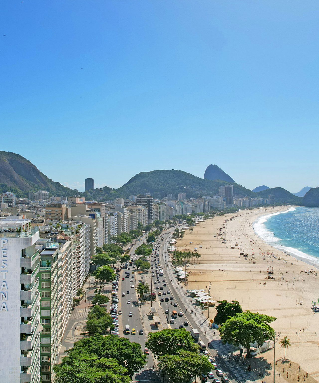 L'internationalisation des Pestana Hotels & Resorts vers des hôtels comme Pestana Rio Atlântica, à la plage de Copacabana