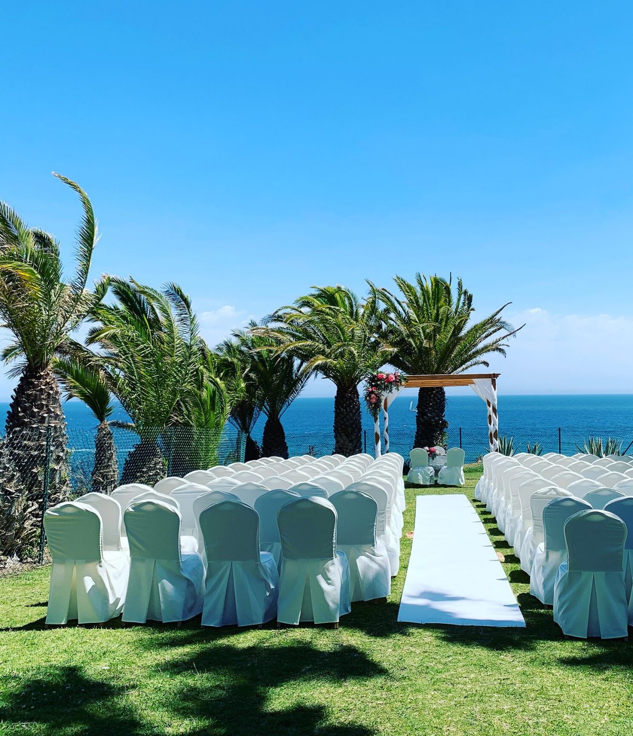 Vier je bruiloft bij Pestana Hotel Group, met gepersonaliseerde catering en locaties, zoals een bruiloft met uitzicht op zee
