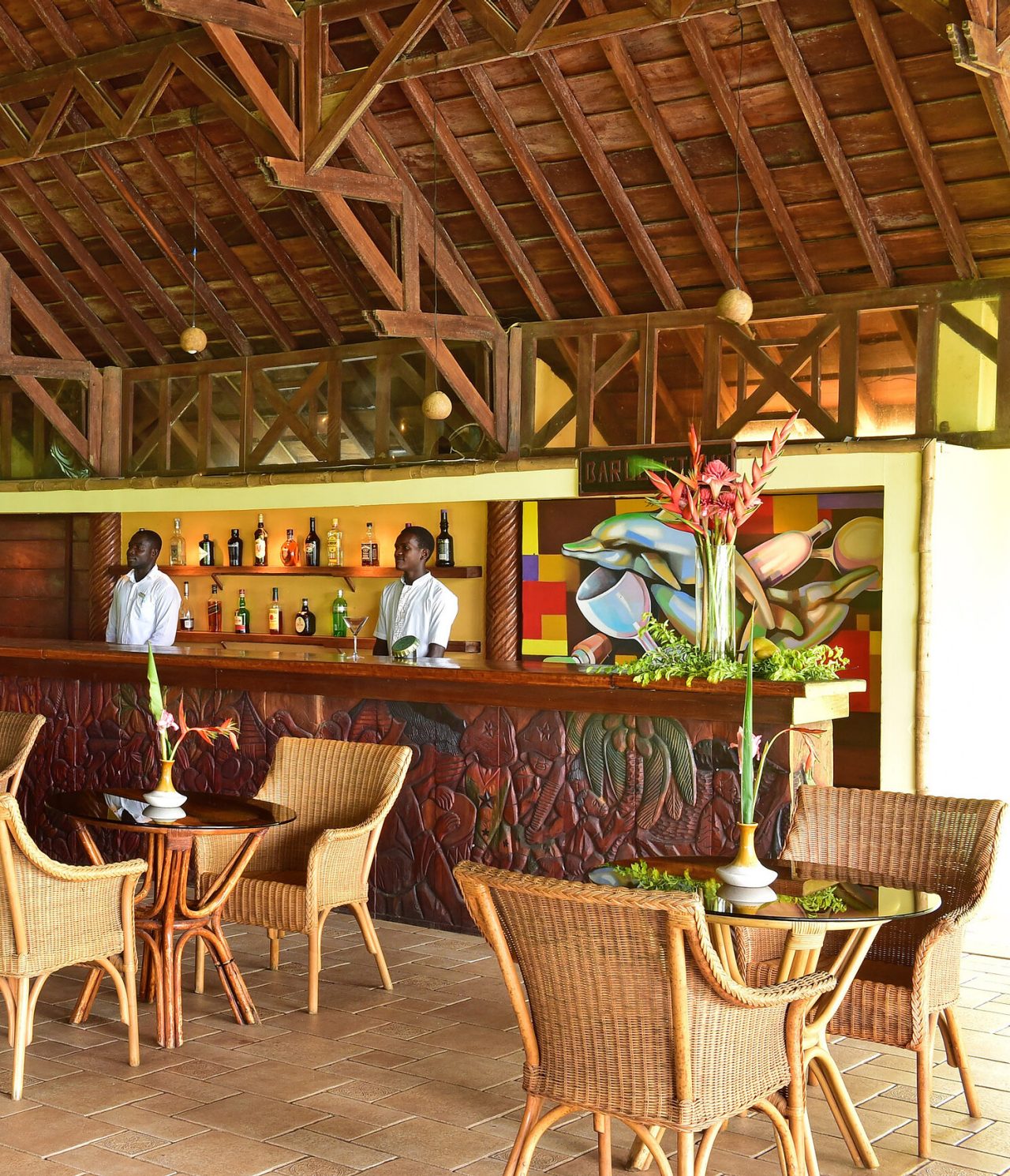Golfinho restaurant, in São Tomé has rattan chairs and tables