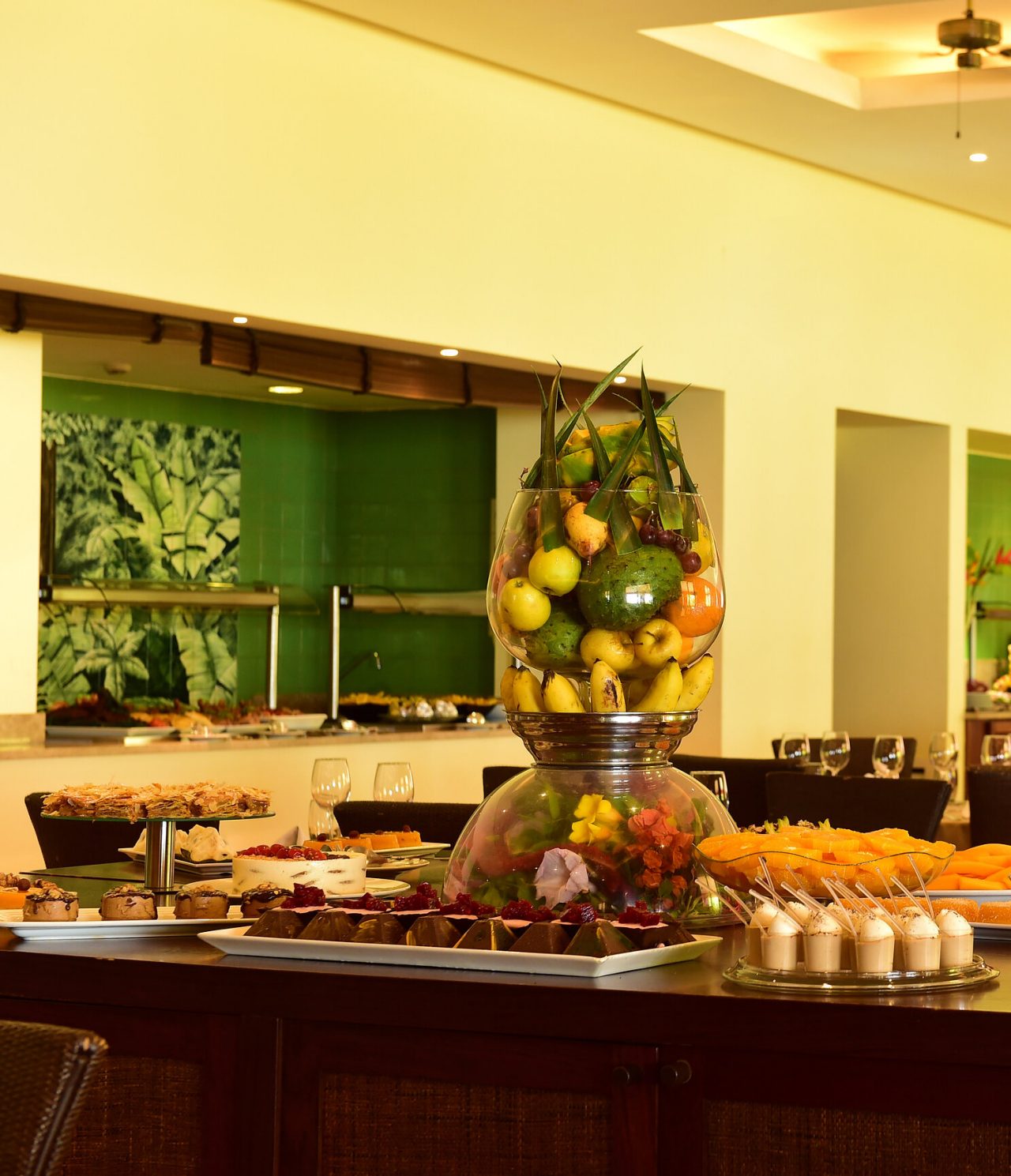 Het restaurant Príncipe, van het 5-sterrenresort in São Tomé, heeft een dessertbuffet met verschillende opties