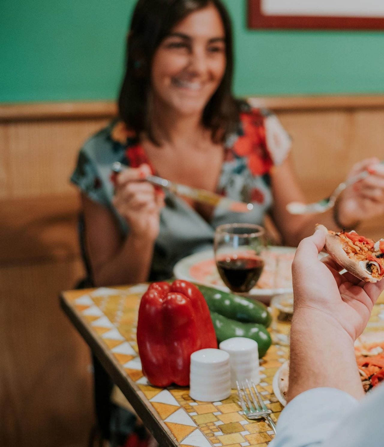 De bar Cocktail, van het 4-sterrenhotel in het centrum van Funchal, serveert gerechten zoals pizza met champignons