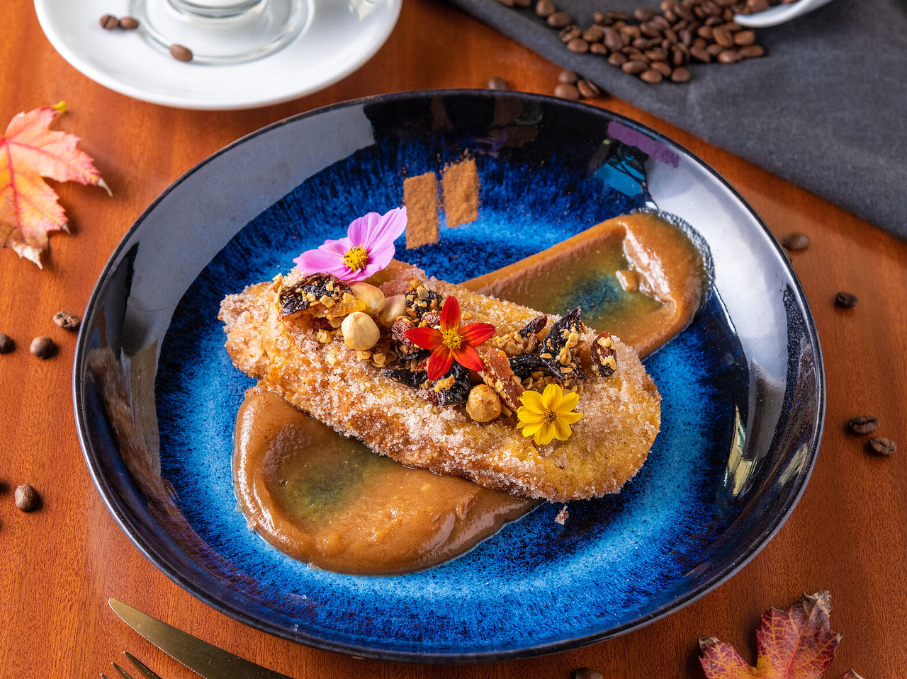 Het restaurant - A Brasileira, van het hotel in het centrum van Porto, heeft elegant gedecoreerde gerechten van de chef