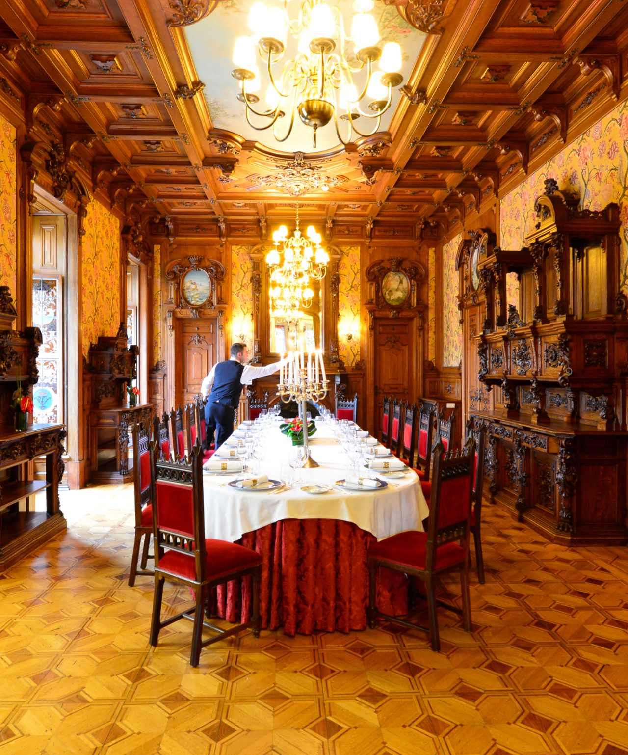 Vier uw speciale gelegenheid met ons en geniet de hele tijd van onze ondersteuning.