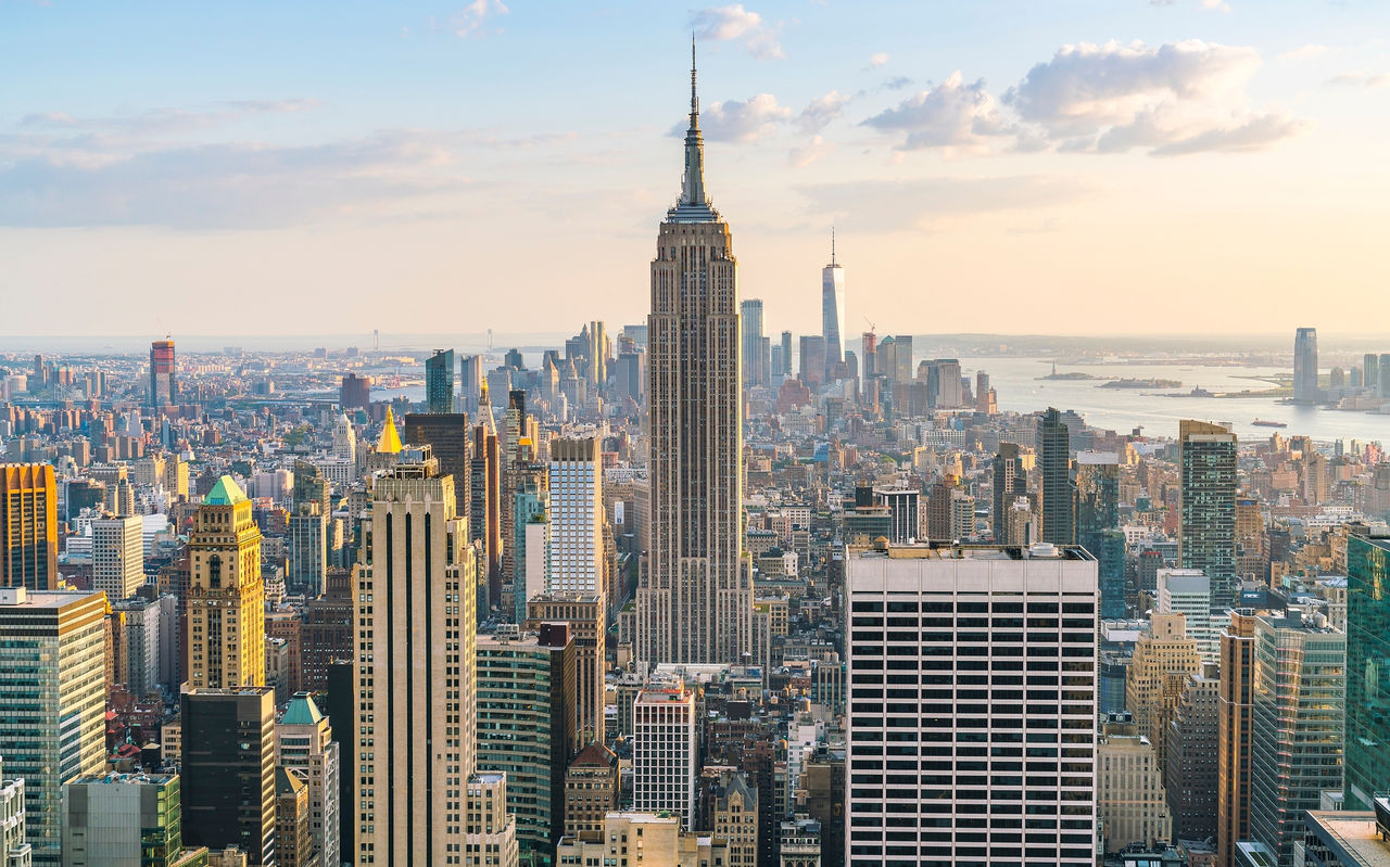 Explore Hotéis em Nova Iorque com vista sobre o Empire State Building e os arranha-céus ao pôr do sol