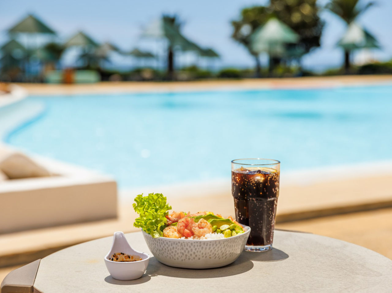 Restaurante do Pestana Viking Hotel com Piscina em Armação de Pêra com refeição junto à piscina exterior