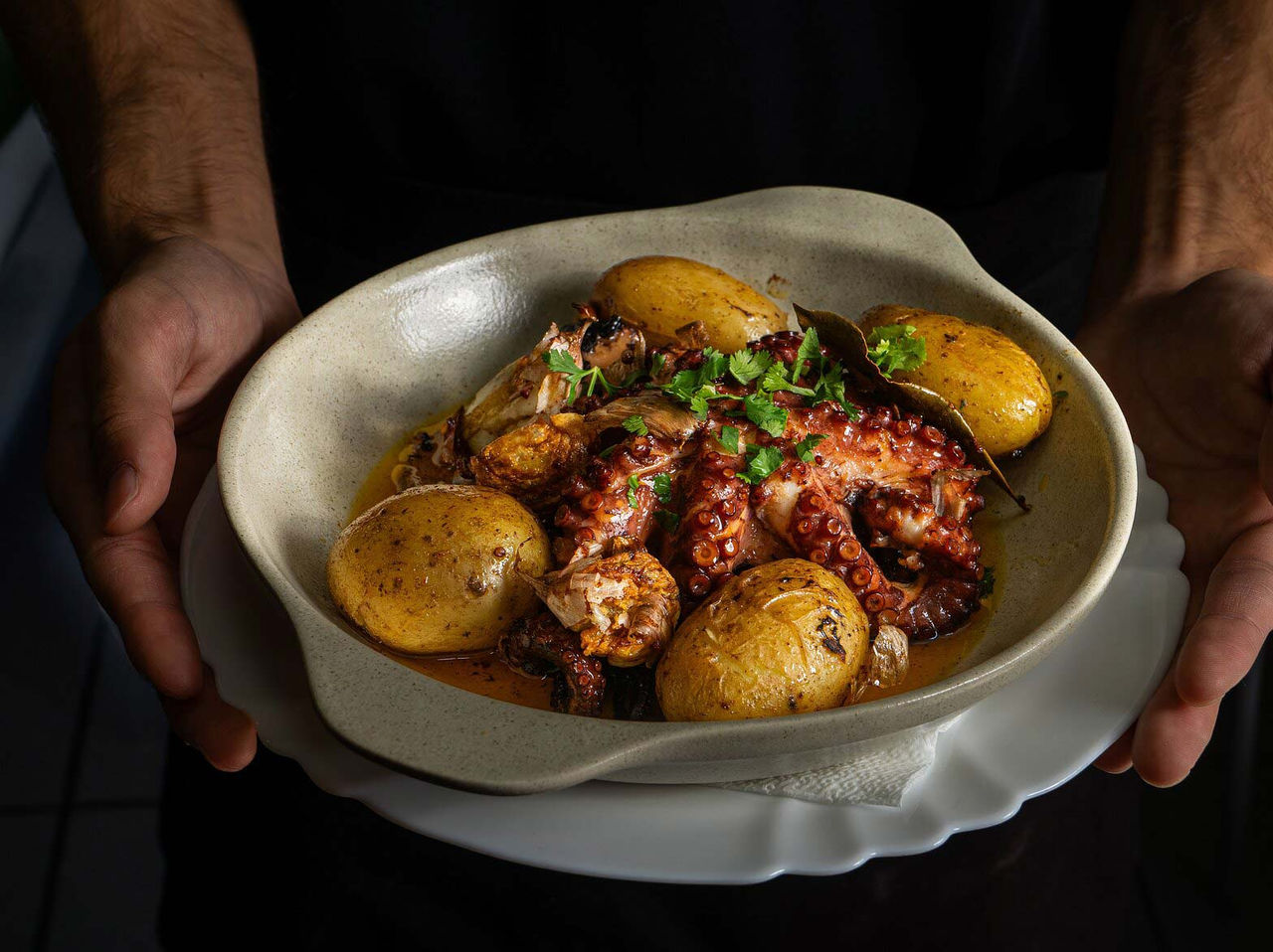Fique em Hotéis em Cascais, perto da praia e experiemente os pratos de peixe típicos como o polvo à lagareiro