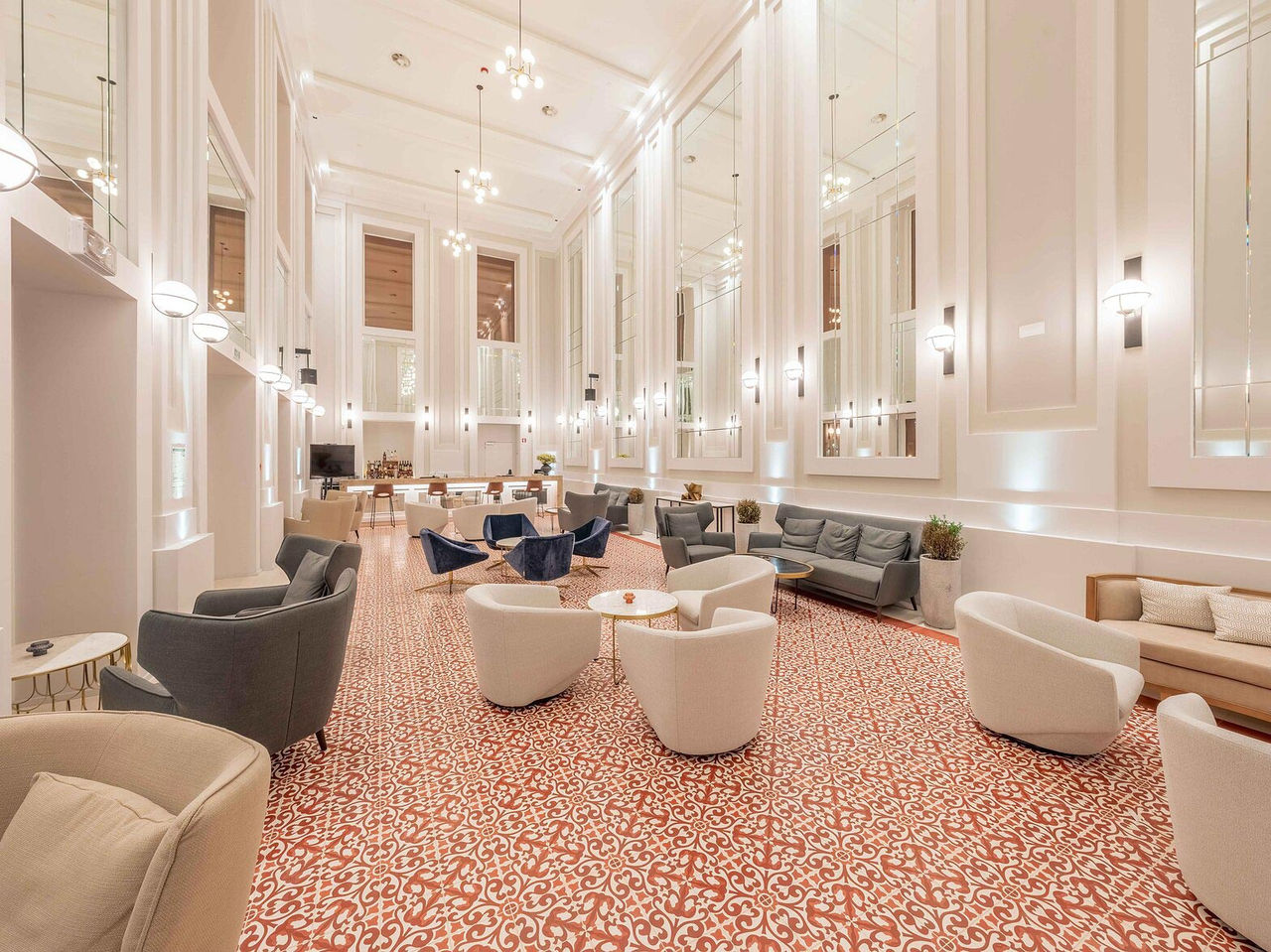 Restaurante do Pestana Douro Riverside, Hotel com Piscina em Frente ao Rio Douro, com cadeiras e mesas elegantes