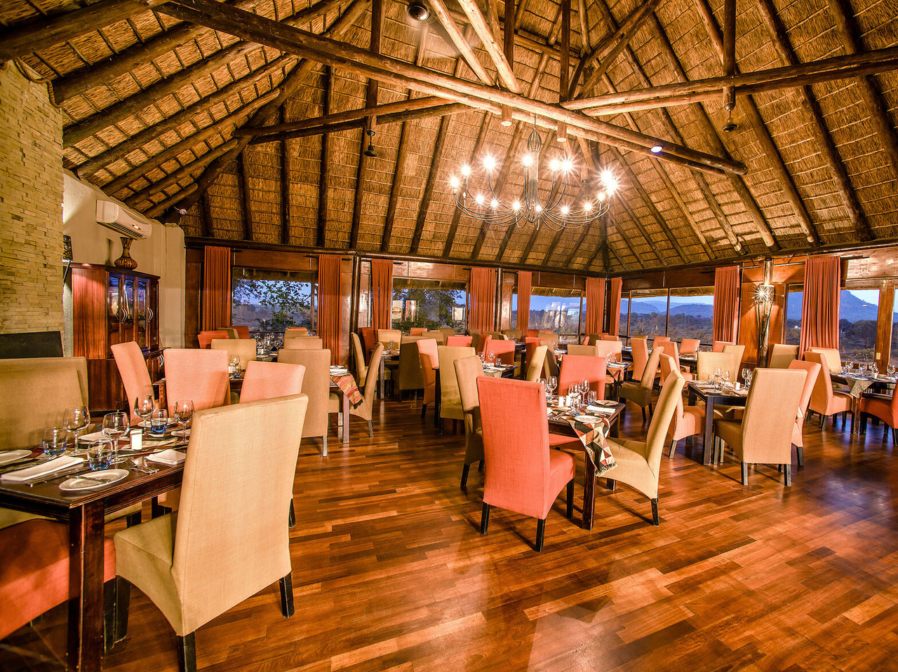 Buhlebethu restaurant, 4-star Kruger Park hotel: African-themed decor, tables