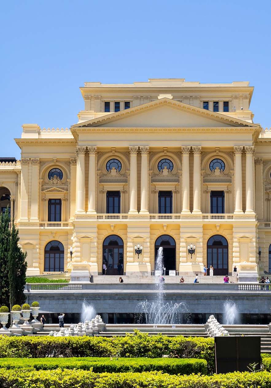 Historic museum near Pestana São Paulo, 4-Star Hotel in São Paulo with fountains before a grand facade