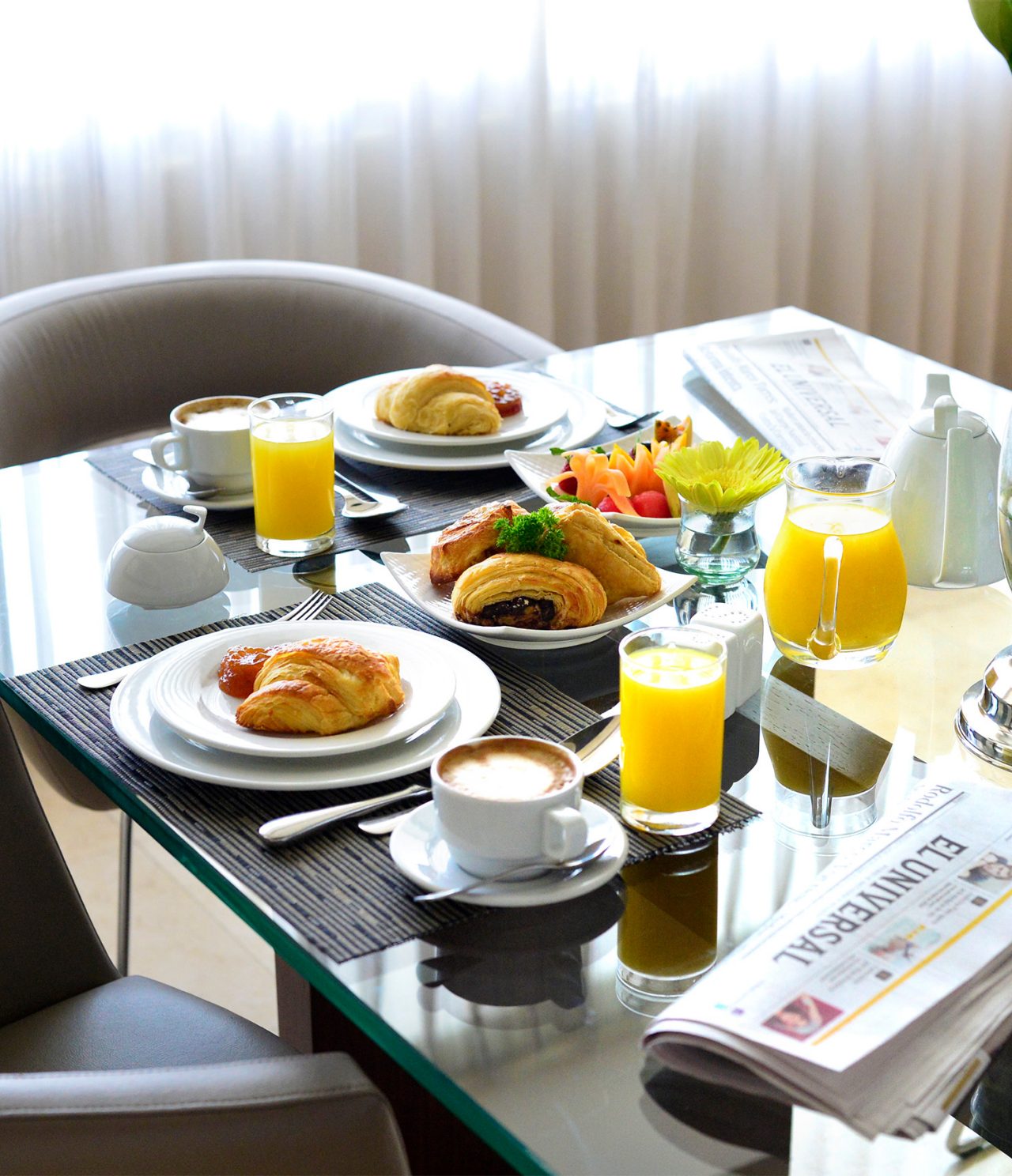 Ribeira Brava serves a varied breakfast with juice, coffee, and croissants